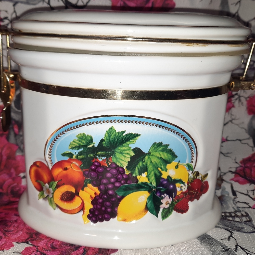 Knotts berry farm ceramic canister